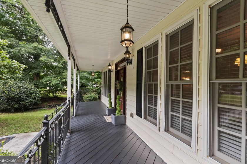 Beautiful home sitting on large cul-de-sac lot in high demand - photo 6