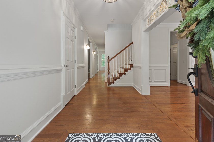 Beautiful home sitting on large cul-de-sac lot in high demand - photo 7