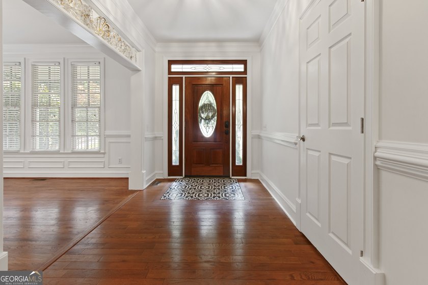 Beautiful home sitting on large cul-de-sac lot in high demand - photo 8