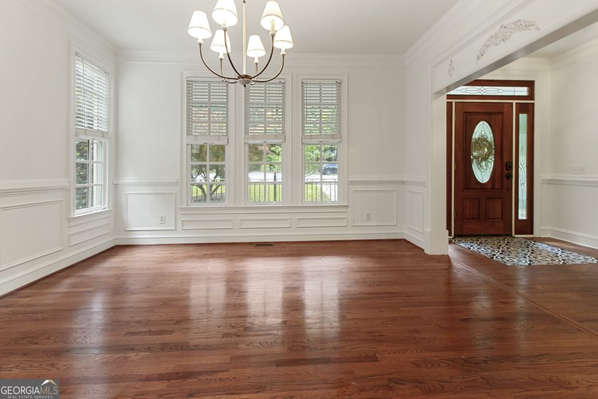 Beautiful home sitting on large cul-de-sac lot in high demand - photo 9