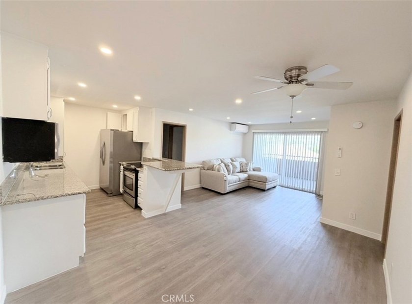 Welcome to this spacious, light-filled condo in the heart of - photo 2