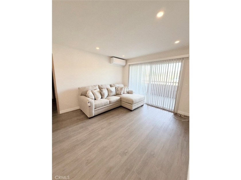 Welcome to this spacious, light-filled condo in the heart of - photo 5