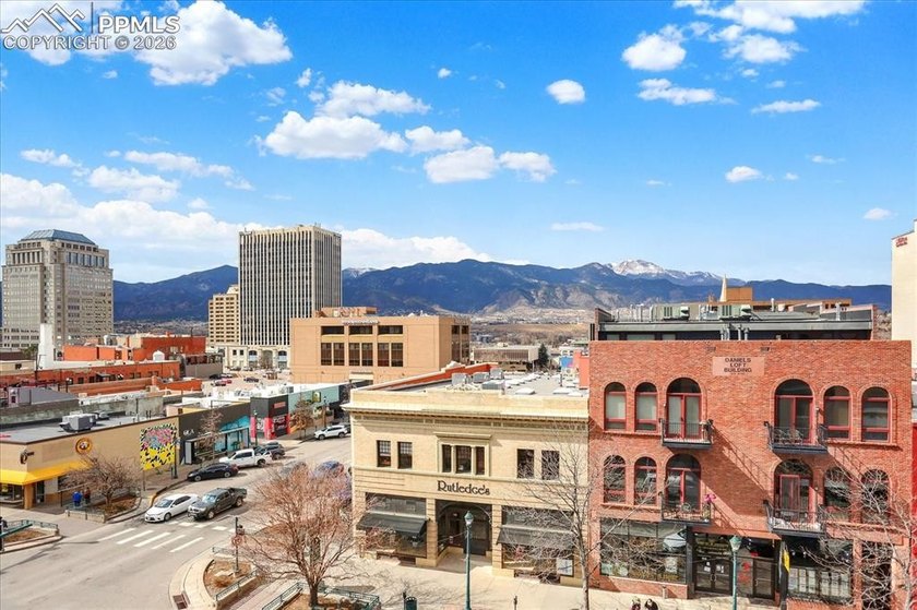 Enjoy premier loft living and stunning mountain scenery from - photo 29