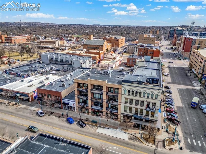 Enjoy premier loft living and stunning mountain scenery from - photo 33