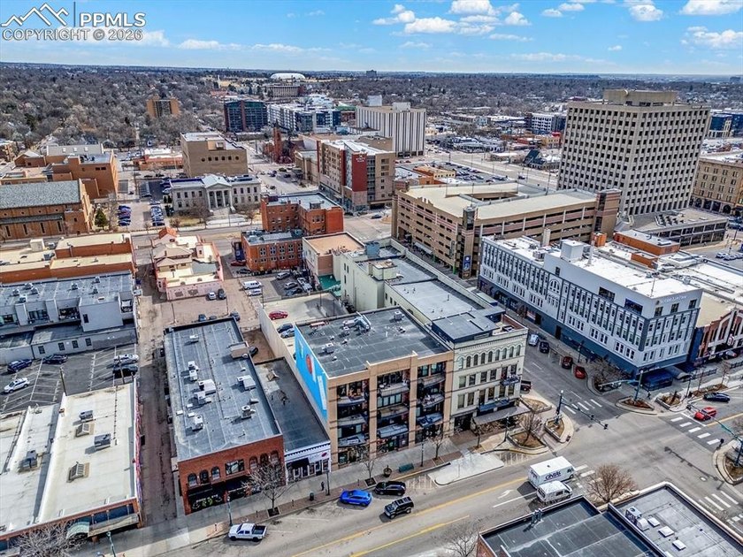 Enjoy premier loft living and stunning mountain scenery from - photo 36