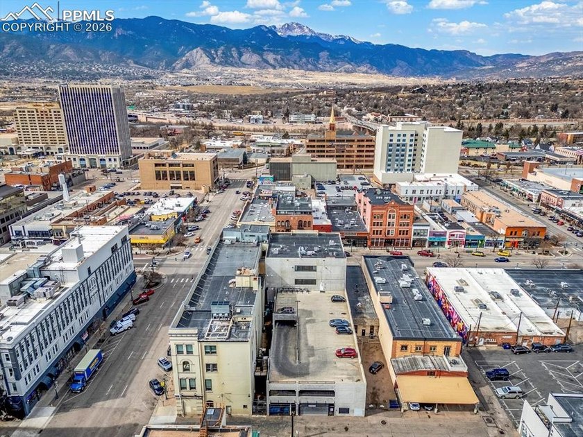 Enjoy premier loft living and stunning mountain scenery from - photo 41