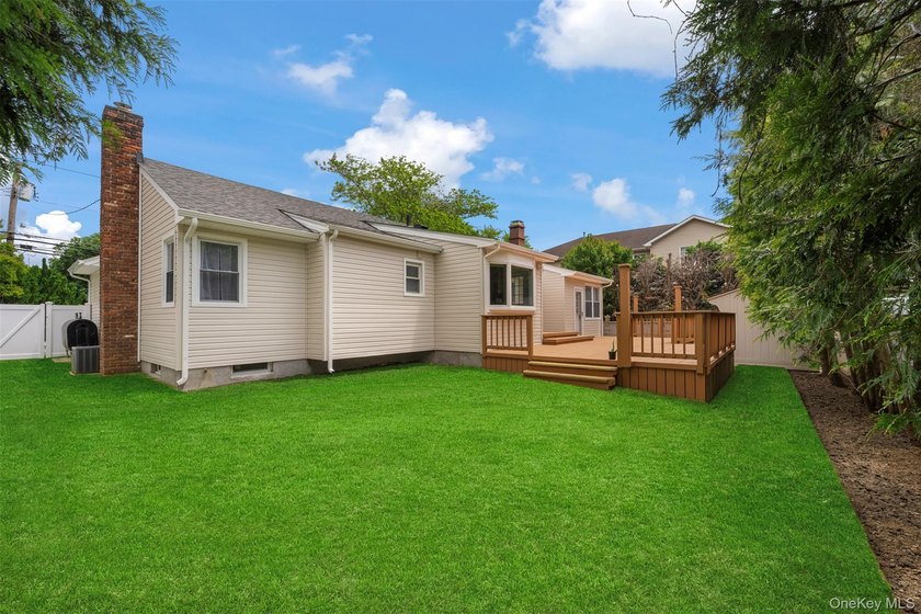 Charming and lovingly maintained wide-line Ranch nestled in - photo 43