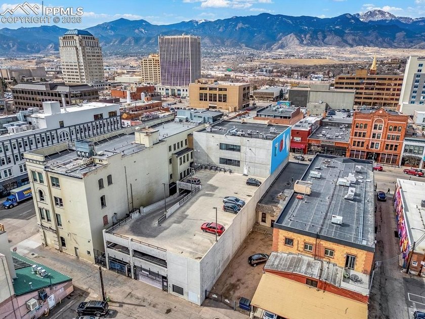Enjoy premier loft living and stunning mountain scenery from - photo 43