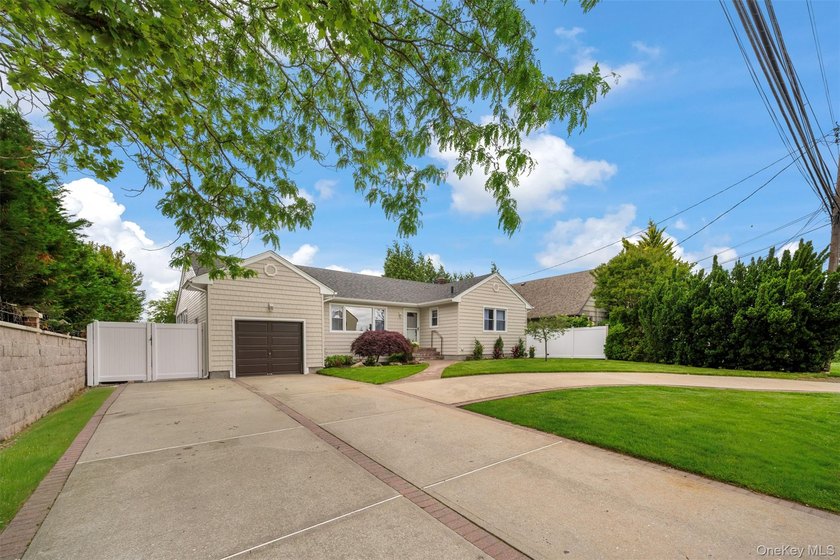 Charming and lovingly maintained wide-line Ranch nestled in - photo 46