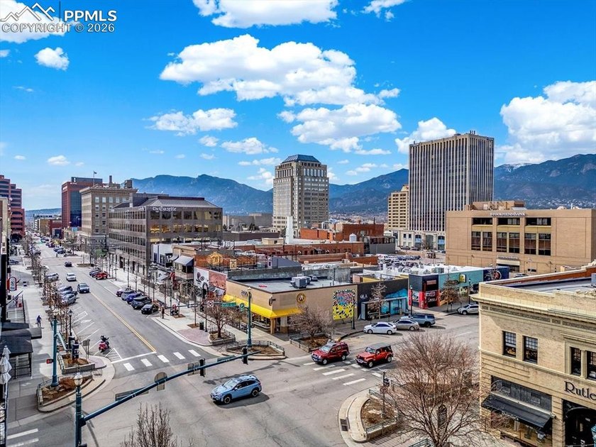 Enjoy premier loft living and stunning mountain scenery from - photo 46