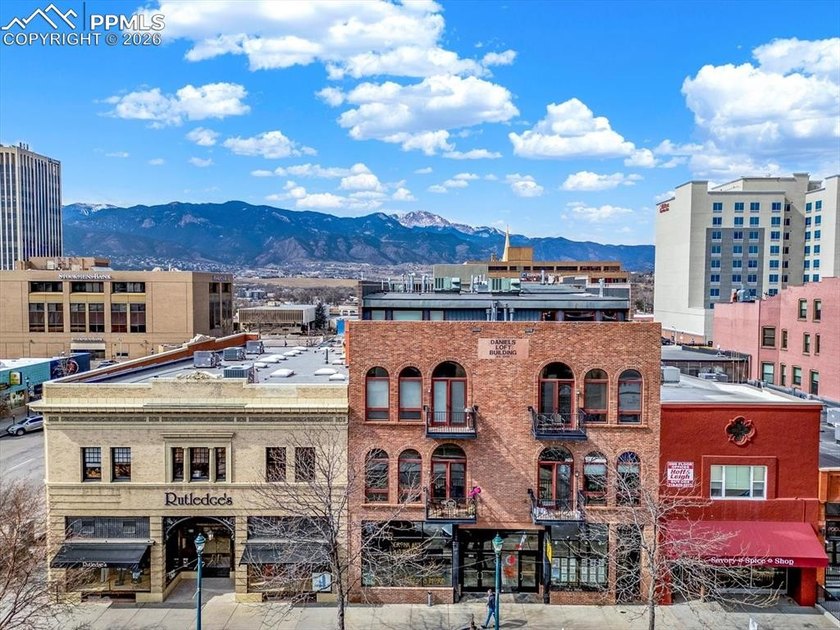 Enjoy premier loft living and stunning mountain scenery from - photo 47