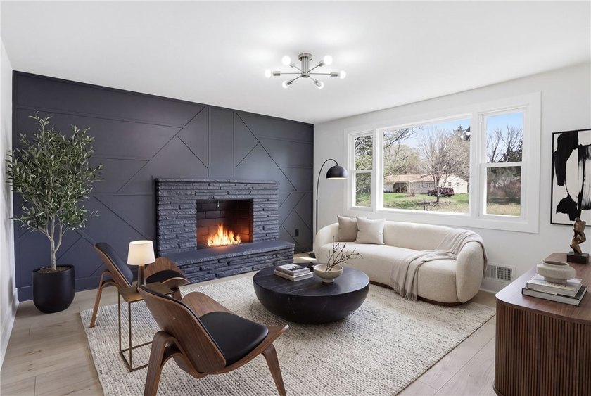 WHY BUILD WHEN EVERYTHING ALL NEW!!! Spacious and fully updated - photo 3