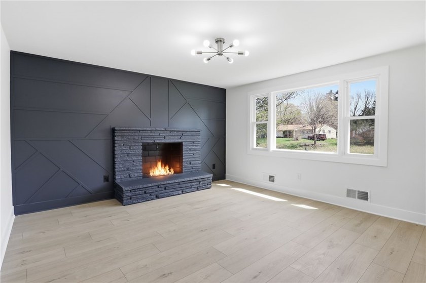 WHY BUILD WHEN EVERYTHING ALL NEW!!! Spacious and fully updated - photo 6