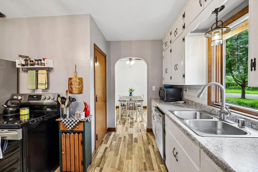 Enjoy a private feel on a spacious lot with this wonderful - photo 15