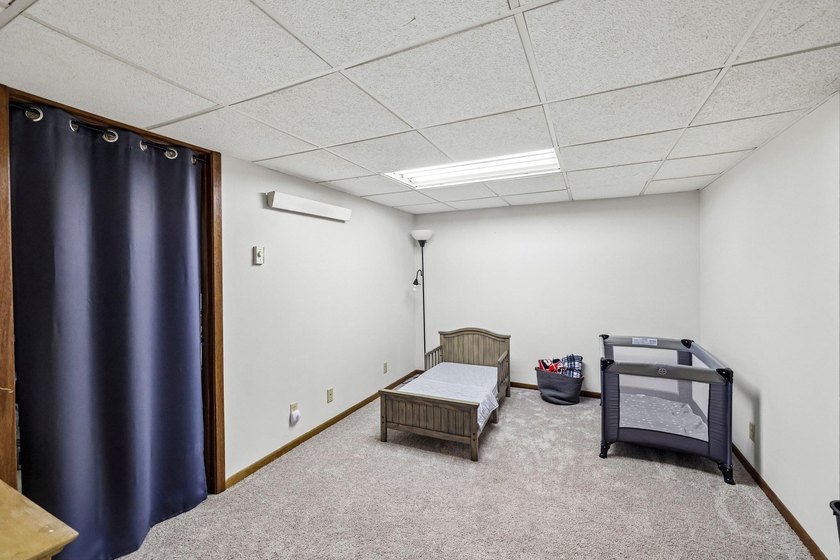 Enjoy a private feel on a spacious lot with this wonderful - photo 32