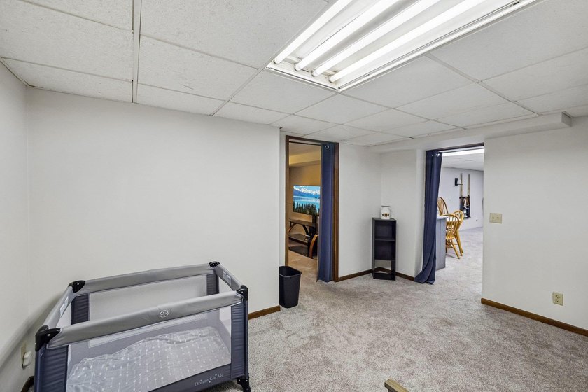 Enjoy a private feel on a spacious lot with this wonderful - photo 33