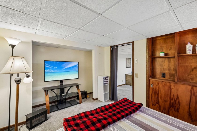 Enjoy a private feel on a spacious lot with this wonderful - photo 34