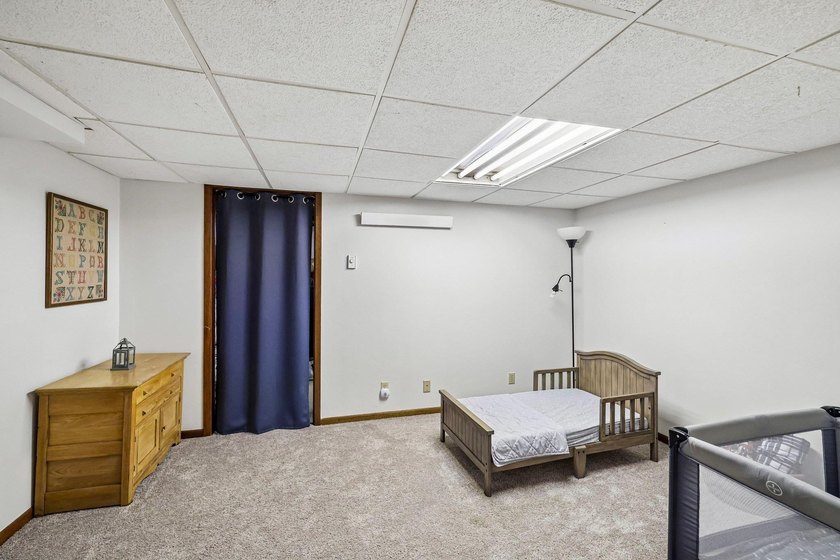 Enjoy a private feel on a spacious lot with this wonderful - photo 37