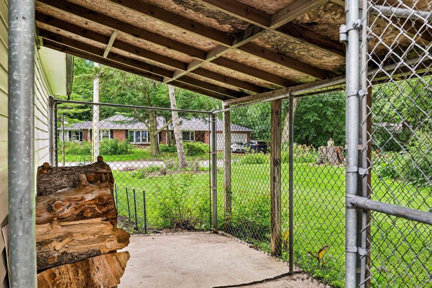 Enjoy a private feel on a spacious lot with this wonderful - photo 41