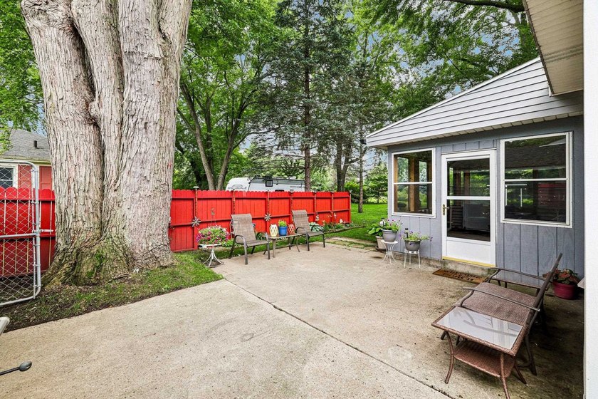 Enjoy a private feel on a spacious lot with this wonderful - photo 44