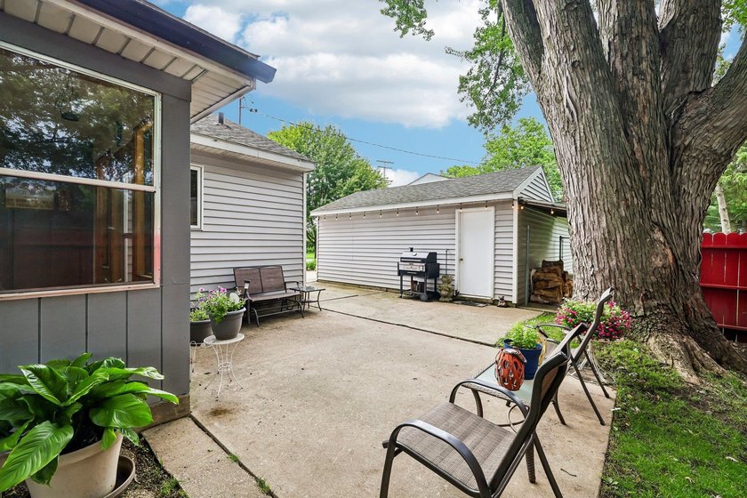 Enjoy a private feel on a spacious lot with this wonderful - photo 47