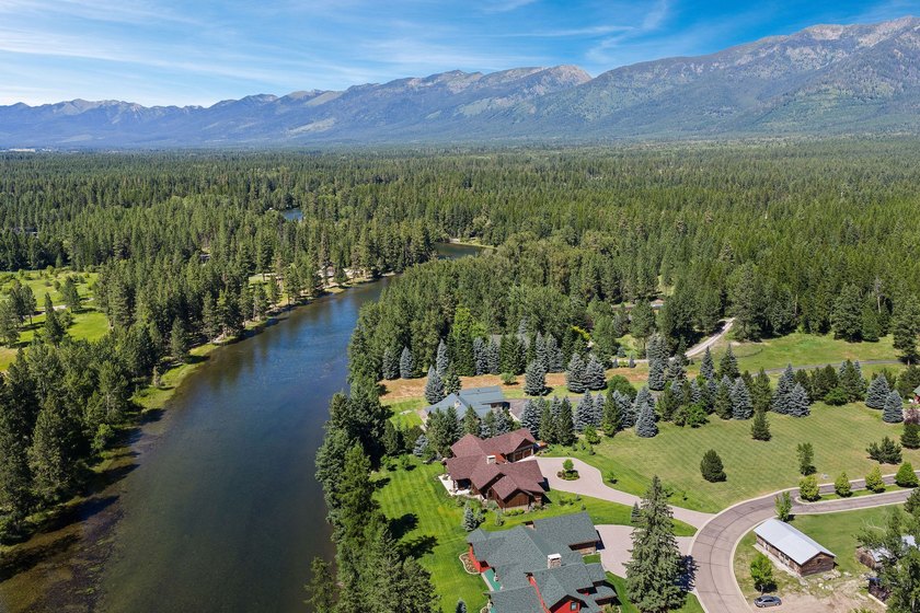 Set within the exclusive, gated enclave of the historic Kootenai - photo 2