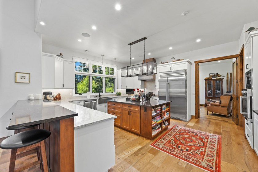 Set within the exclusive, gated enclave of the historic Kootenai - photo 7
