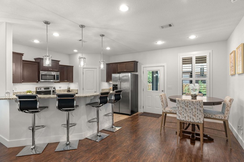 Welcome to this beautifully maintained 4-bedroom, 3-bath brick - photo 12