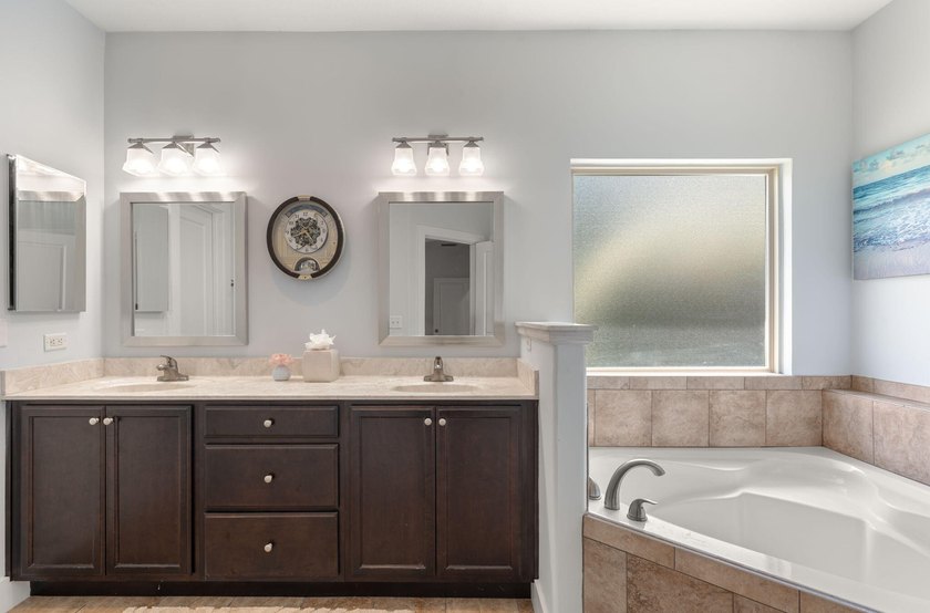 Welcome to this beautifully maintained 4-bedroom, 3-bath brick - photo 22