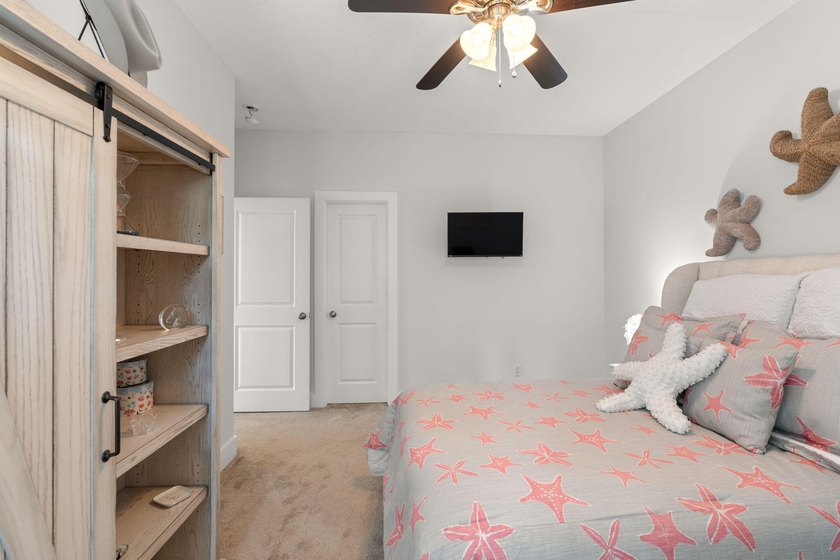 Welcome to this beautifully maintained 4-bedroom, 3-bath brick - photo 29
