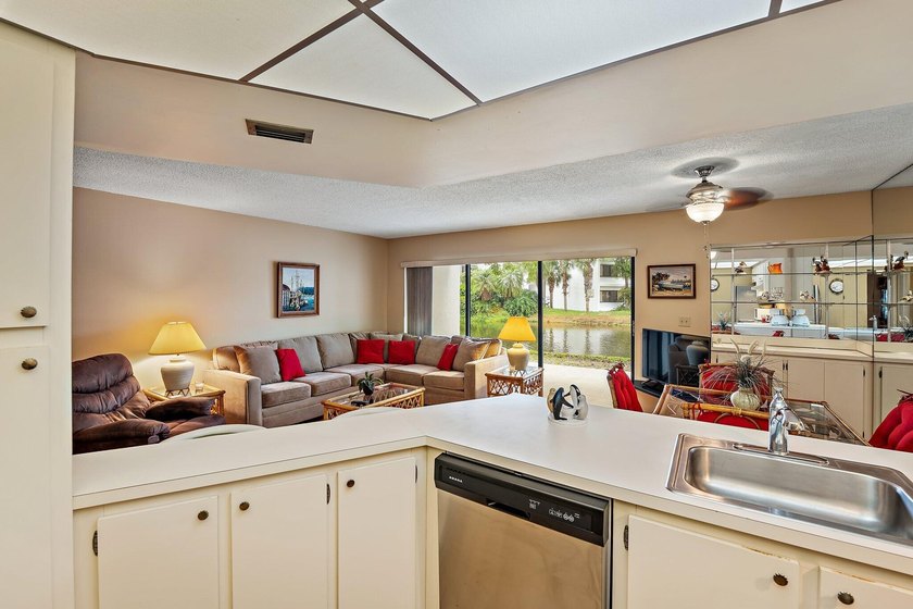Lovely ground floor condo in one of the most desirable beach - photo 13