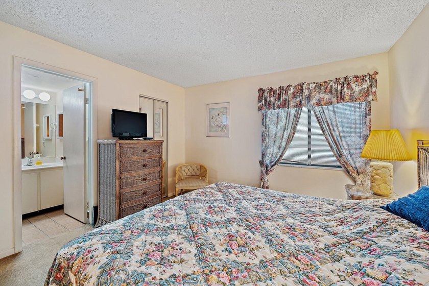 Lovely ground floor condo in one of the most desirable beach - photo 17