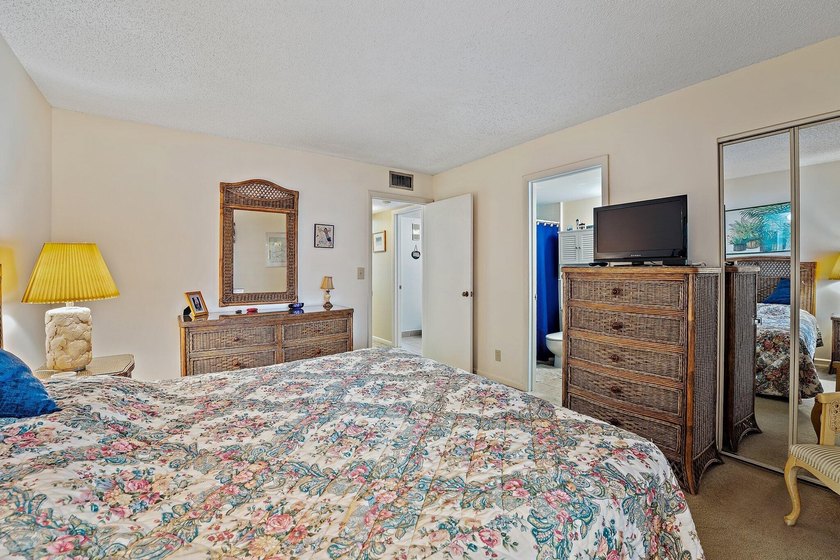 Lovely ground floor condo in one of the most desirable beach - photo 18