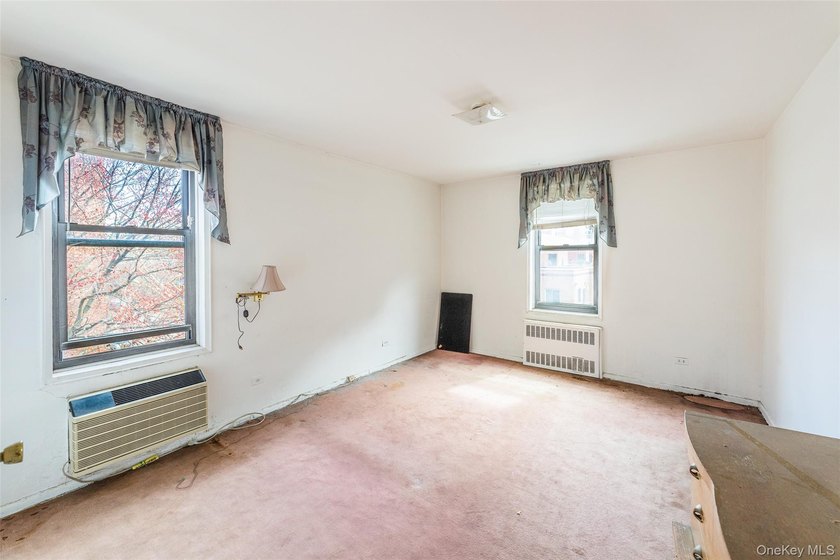 2 bedrooms corner unit located in downtown Flushing.Conveniently - photo 6