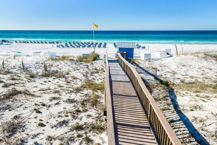 PRICE IMPROVEMENT! VILLA LAGO 3BR &amp; 3.5BA inside the Sandestin - photo 37
