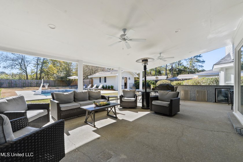 OVERLOOK YOUR BACKYARD OASIS AND LIVE LIKE YOU ARE ON VACATION - photo 42