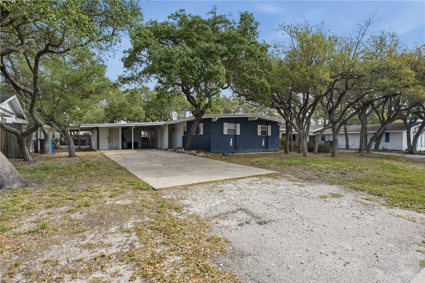 Charming 3-bedroom, 1.5-bath home currently operating as a - photo 2