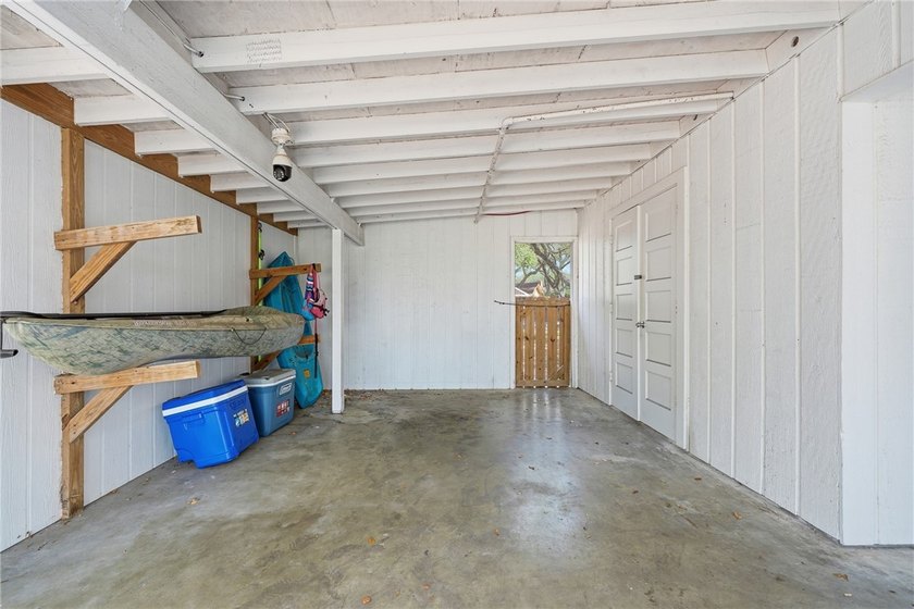 Charming 3-bedroom, 1.5-bath home currently operating as a - photo 4