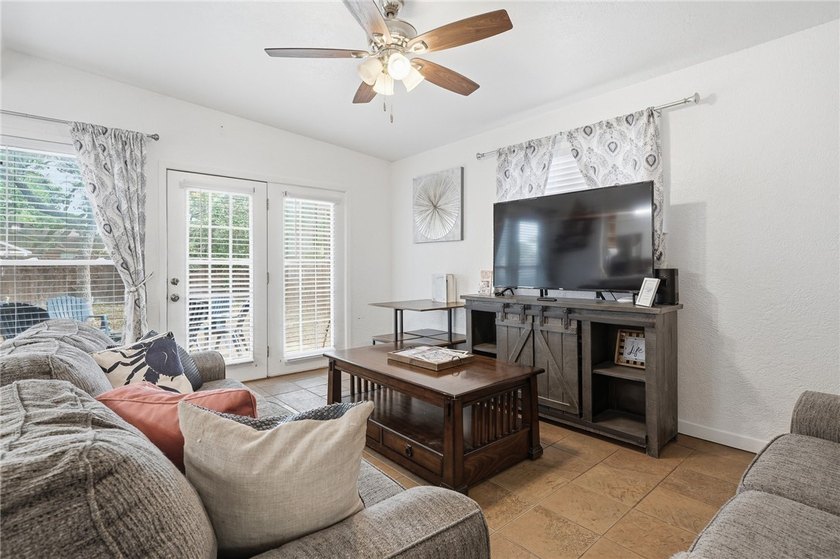 Charming 3-bedroom, 1.5-bath home currently operating as a - photo 5