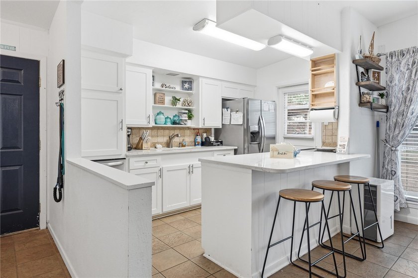 Charming 3-bedroom, 1.5-bath home currently operating as a - photo 9