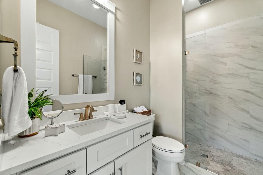 Stunning 4-Bedroom Beach House with Golf Cart - Coastal Living - photo 20