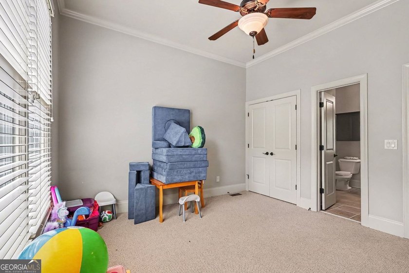 Welcome to this stunning 6-bedroom, 4-bathroom home located in a - photo 29