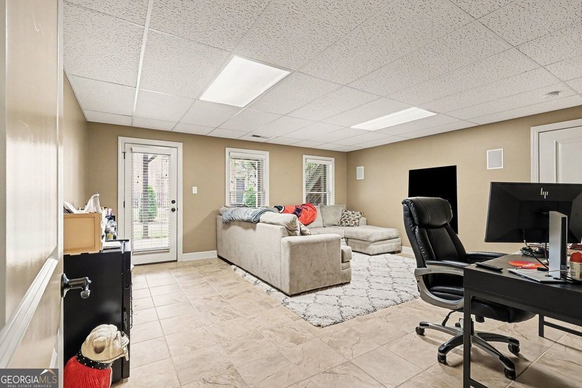 Welcome to this stunning 6-bedroom, 4-bathroom home located in a - photo 38