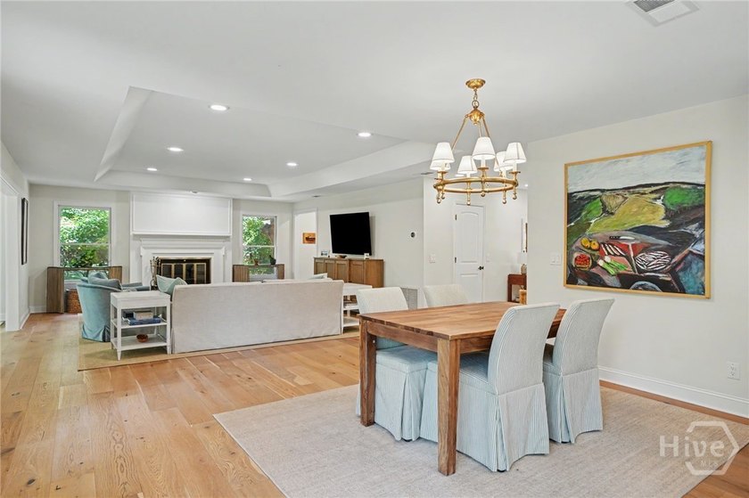 Rare opportunity to own a completely updated, designer-style - photo 14