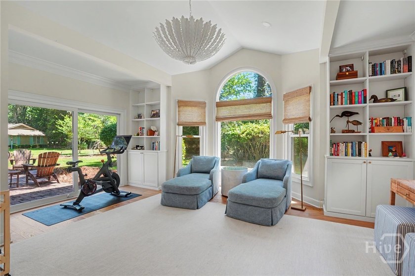 Rare opportunity to own a completely updated, designer-style - photo 18