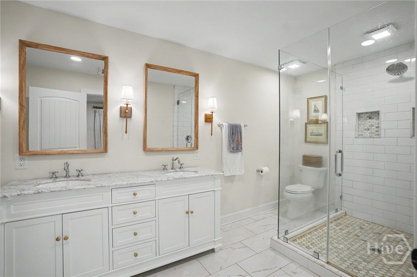 Rare opportunity to own a completely updated, designer-style - photo 21