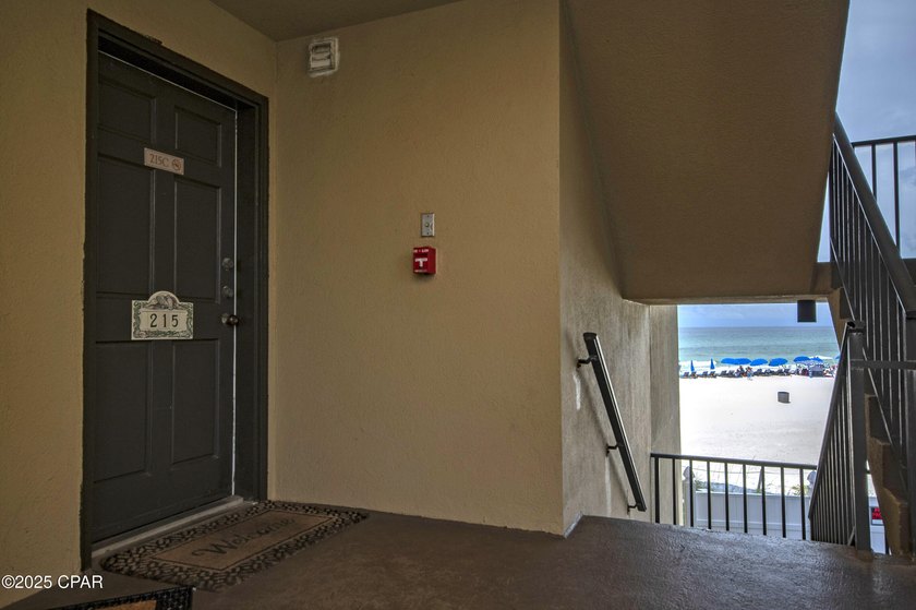 Rarely available Summerhouse ''WRAP-A-ROUND'' Unit. Owners - photo 3