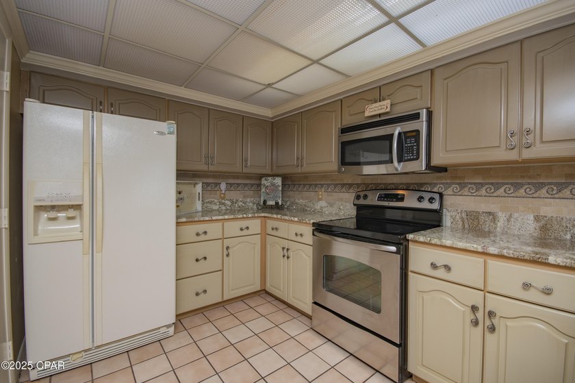 Rarely available Summerhouse ''WRAP-A-ROUND'' Unit. Owners - photo 5