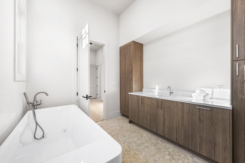 Recently completed and fully move-in ready, 75 N Southern Cross - photo 18