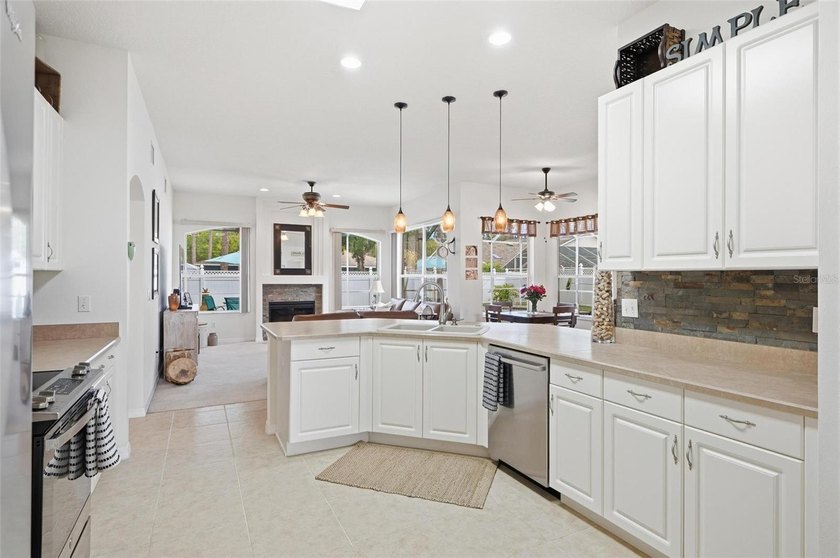 Virtually Staged. Only 1 photo is virtually staged. This home - photo 23